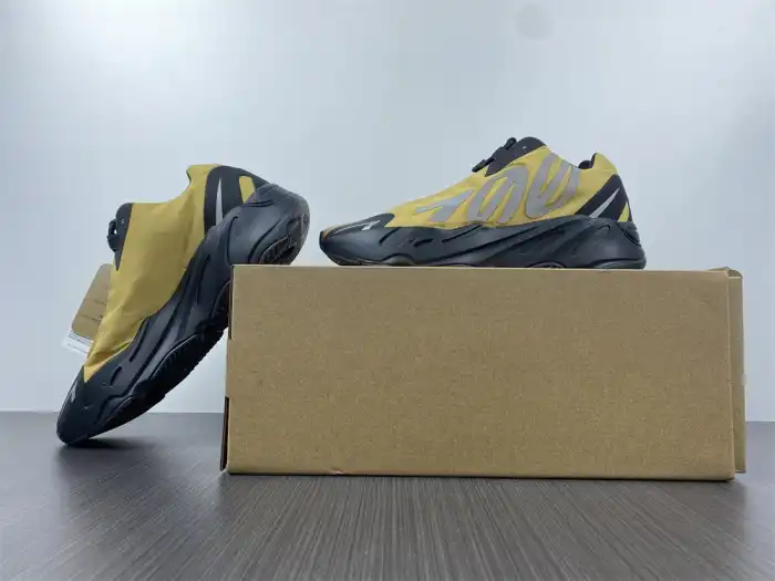 Rep Onekick Yeezy Boost 700 MNVN 'Honey Flux' GZ0717 0122