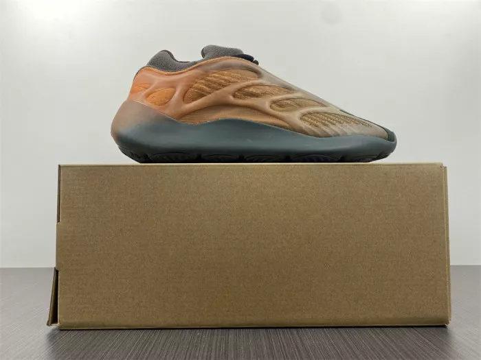 Rep Onekick Adidas Yeezy Boost 700 V3 Copfade GY4109 0112