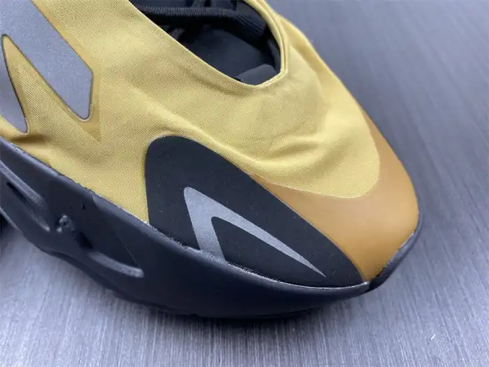 Rep Onekick Yeezy Boost 700 MNVN 'Honey Flux' GZ0717 0122