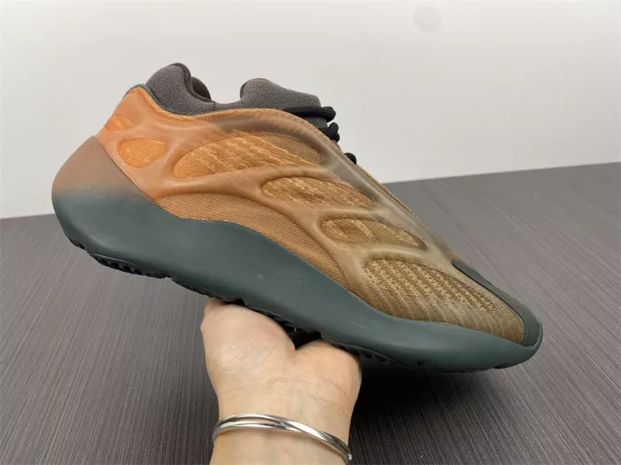 Rep Onekick Adidas Yeezy Boost 700 V3 Copfade GY4109 0112