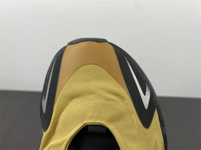 Rep Onekick Yeezy Boost 700 MNVN 'Honey Flux' GZ0717 0122