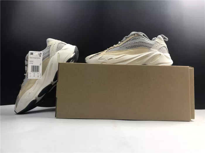 Chep Onekick Adidas Yeezy Boost 700 V2 Cream Cream GY7924 0112