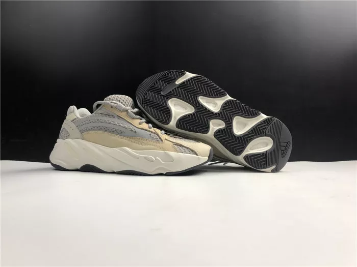 Chep Onekick Adidas Yeezy Boost 700 V2 Cream Cream GY7924 0112