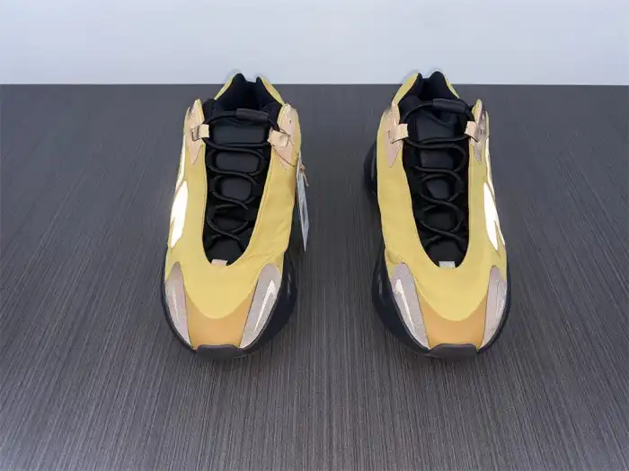 Rep Onekick Yeezy Boost 700 MNVN 'Honey Flux' GZ0717 0122