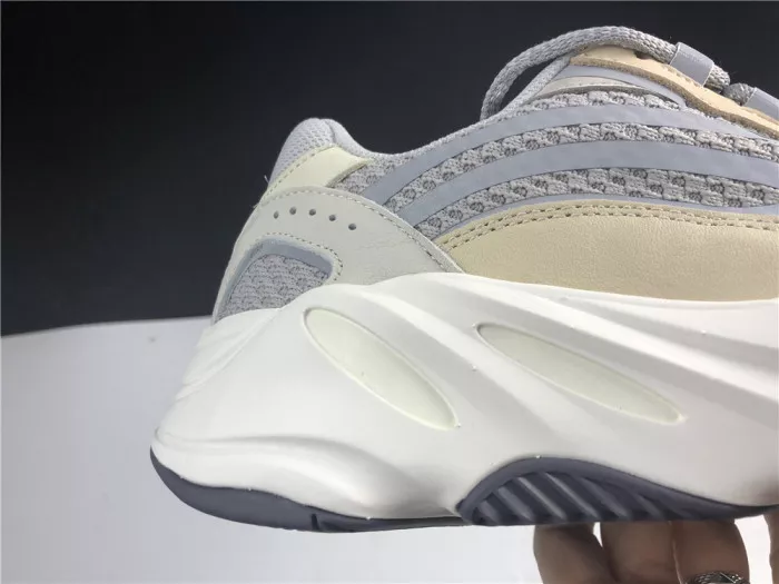 Chep Onekick Adidas Yeezy Boost 700 V2 Cream Cream GY7924 0112