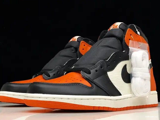 Rep Onekick AJ1 Jordan 1 OW Off-Louis Air x AQ0818-158 0218