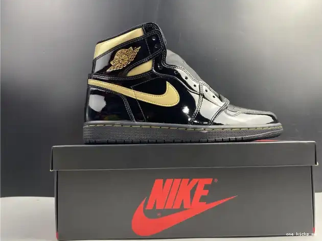 Rep Onekick HIGH RETRO GOLD JORDAN (2020) AIR 1 METALLIC 555088-032 BLACK 0215