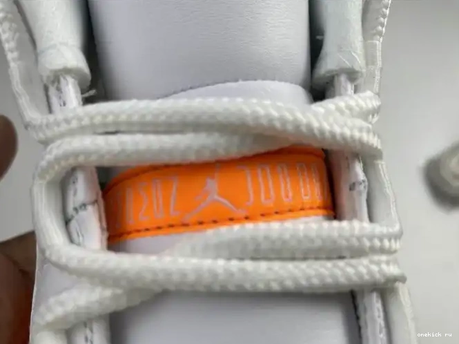 Chep Onekick AH7860-139 11 RETRO LOW CITRUS BRIGHT JORDAN AIR 0318