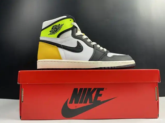 Rep Onekick 'VOLT JORDAN GOLD' OG AIR RETRO 1 HIGH 555088-118 0317