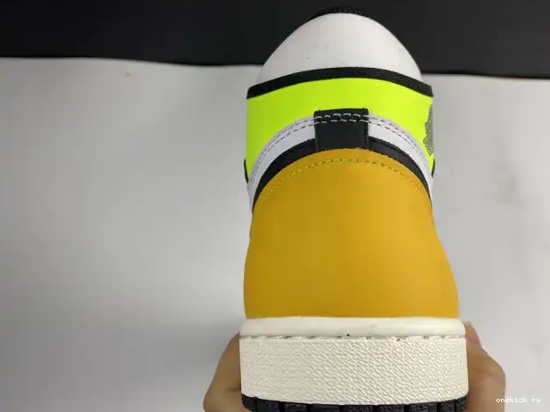 Rep Onekick 'VOLT JORDAN GOLD' OG AIR RETRO 1 HIGH 555088-118 0317