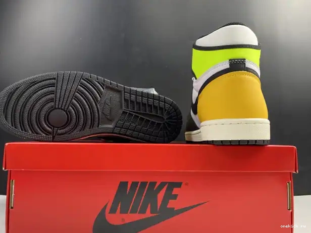 Rep Onekick 'VOLT JORDAN GOLD' OG AIR RETRO 1 HIGH 555088-118 0317